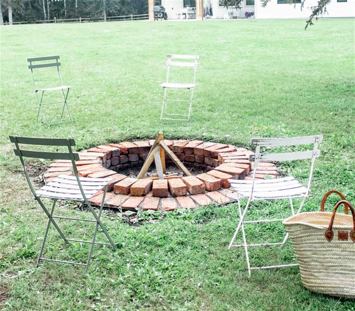 Easy DIY Red Brick Fire Pit