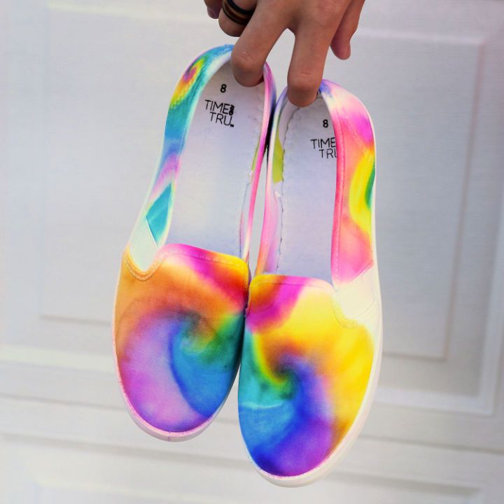 How To Make Tie Dye Shoes With Sharpies