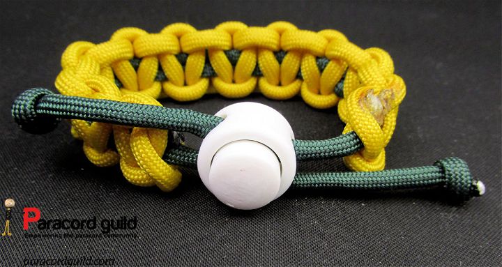 Adjustable DIY Paracord Bracelet