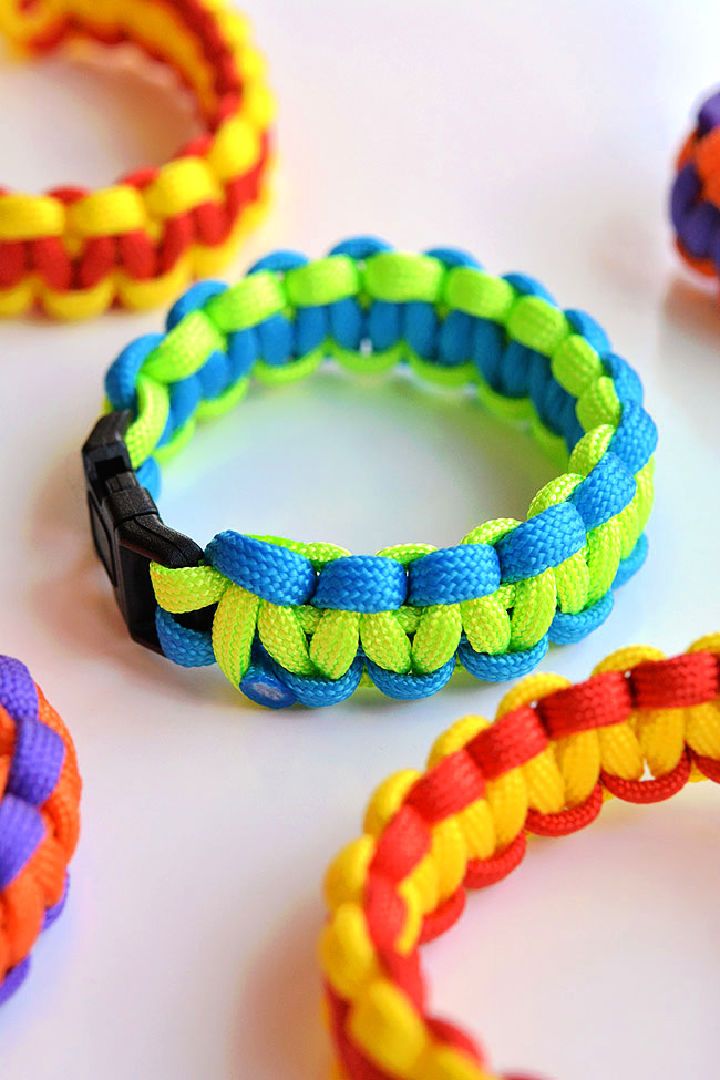 Colorful DIY Paracord Bracelet
