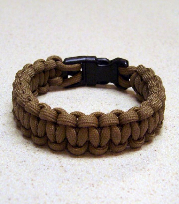 DIY Paracord Bracelet With a Side Release Buckle