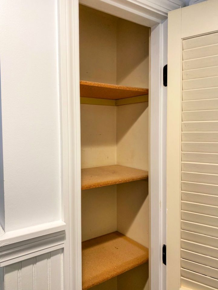 Quick DIY Closet Shelves