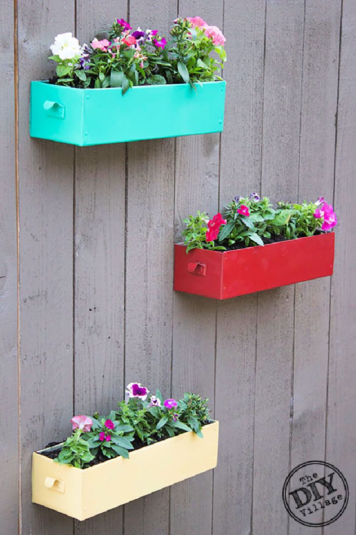 Easy DIY Garden Living Wall Planters