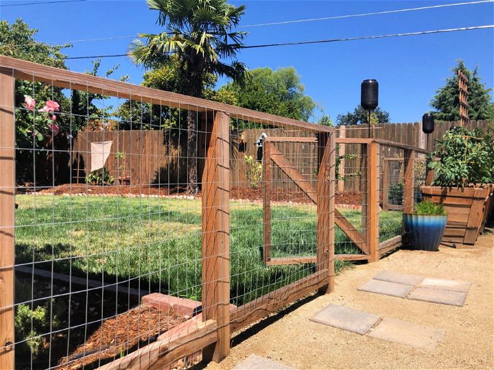 Easy DIY Hog Wire Garden Fence