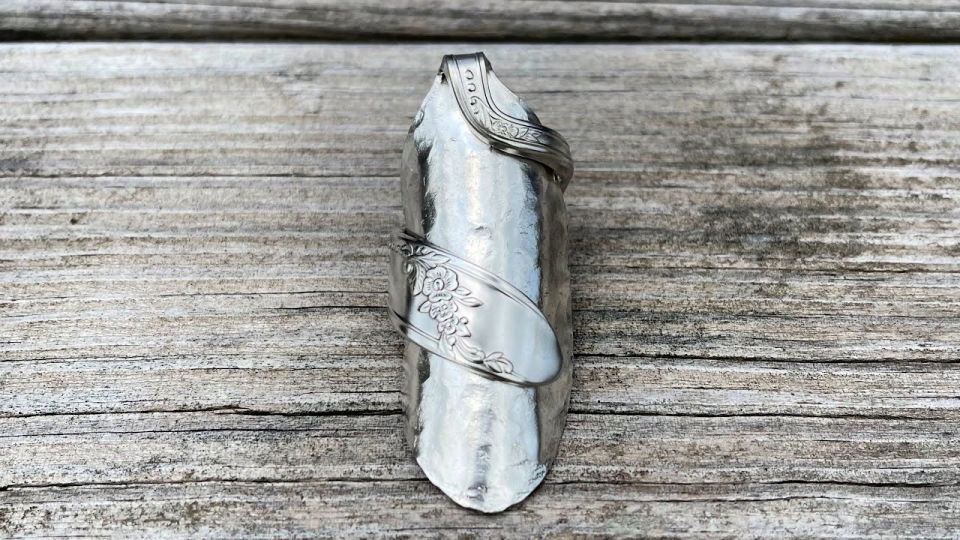 How to Make a Claw Ring From a Spoon