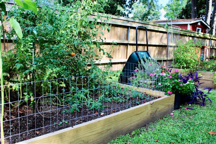Quick and Easy DIY Garden Fence Using Welded Wire