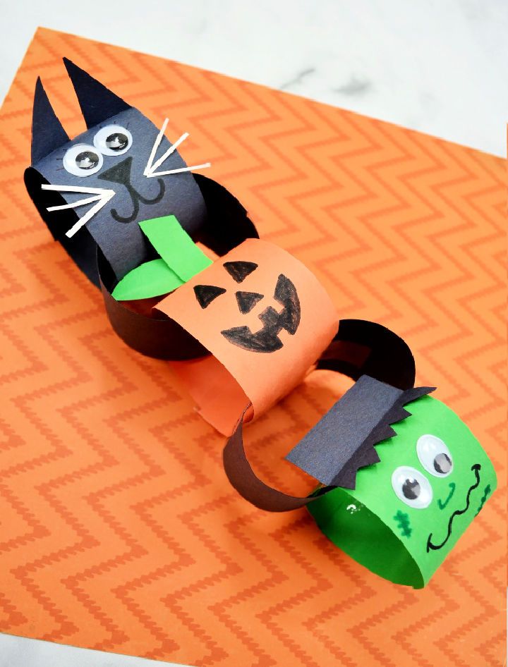 Construction Paper Chain for Halloween