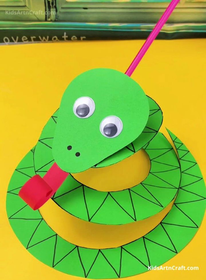 Cool DIY Paper Plate Snake for Kids