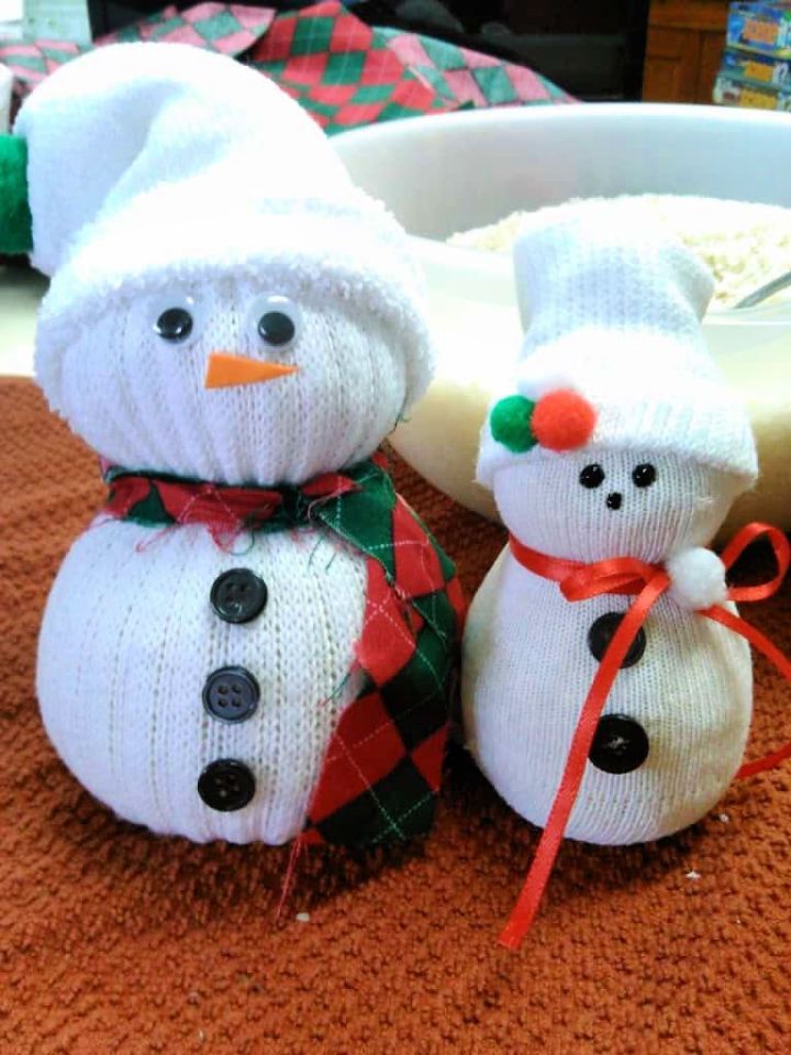 Cute DIY Sock Snowmen