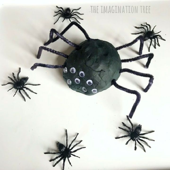 DIY Spider Play Dough Tray