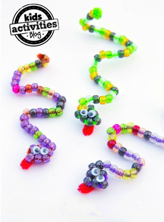 Easy DIY Pipe Cleaner and Bead Snake