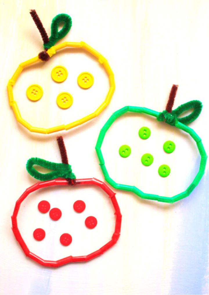 Easy DIY Pipe Cleaner and Straw Apple