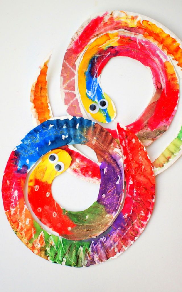 Easy and Colorful Paper Plate Snakes Craft