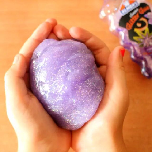 How to Make Glitter Silly Putty With Elmers Glue