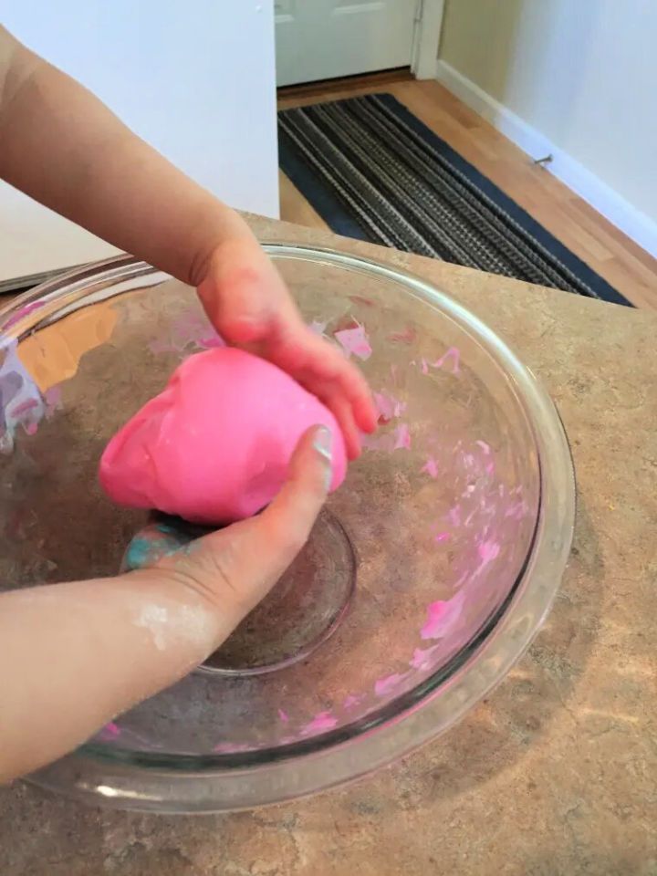 How to Make Silly Putty With Glue Stick
