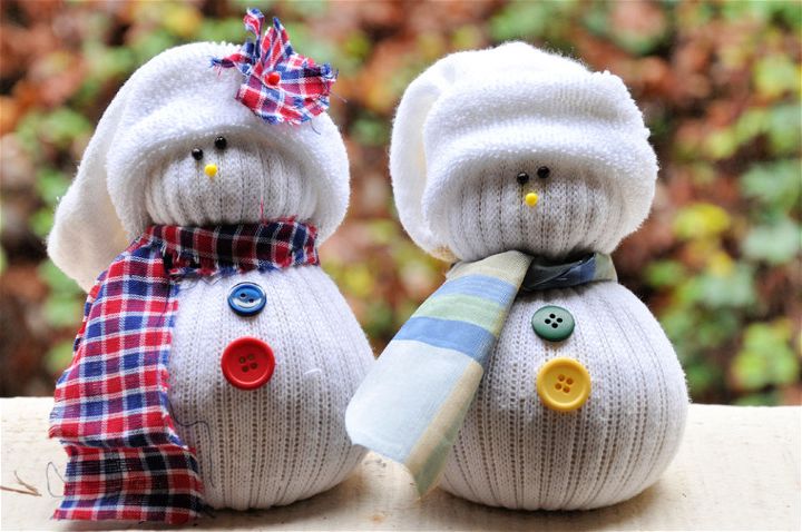 How to Make Sock Snowmen
