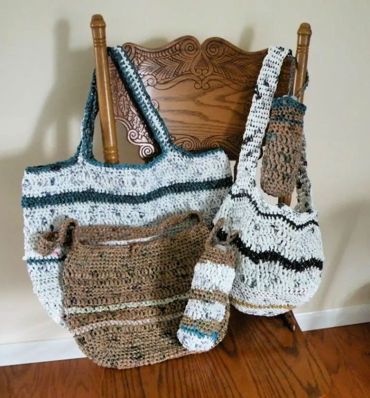 How to Make a Beach Bag Out of Plastic Bags