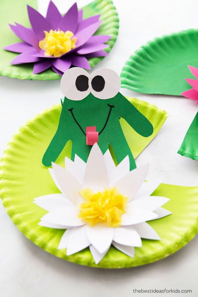 Make a Paper Plate Handprint Frog