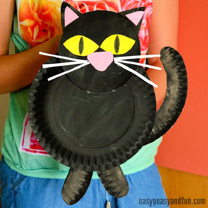 Making a Black Cat Paper Plate 