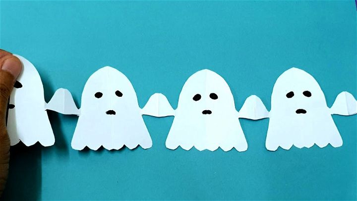 Paper Chain Ghost