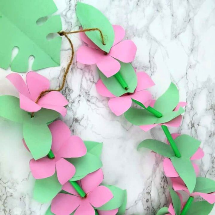 DIY Paper Flower Lei Using Straws