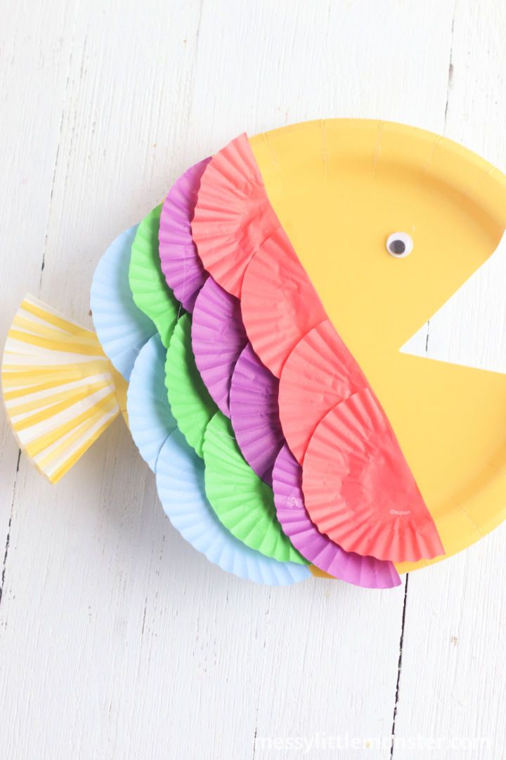 Paper Plate Rainbow Fish Craft for Preschoolers