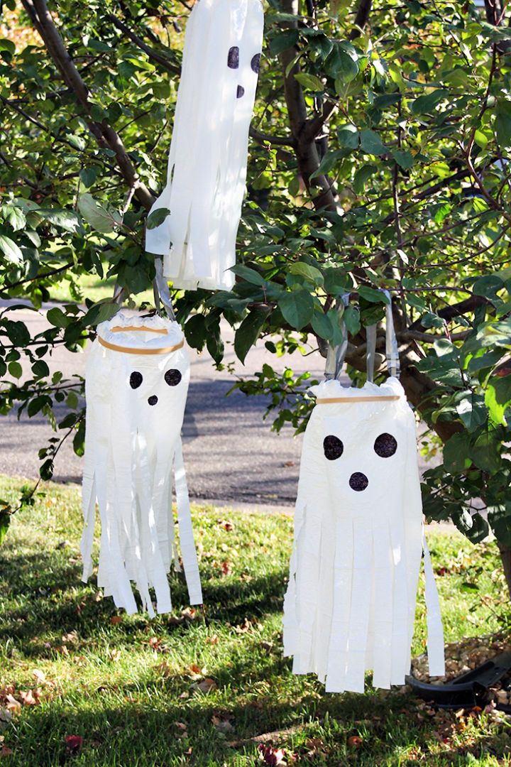 Reuse Plastic Bags to Make Ghosts