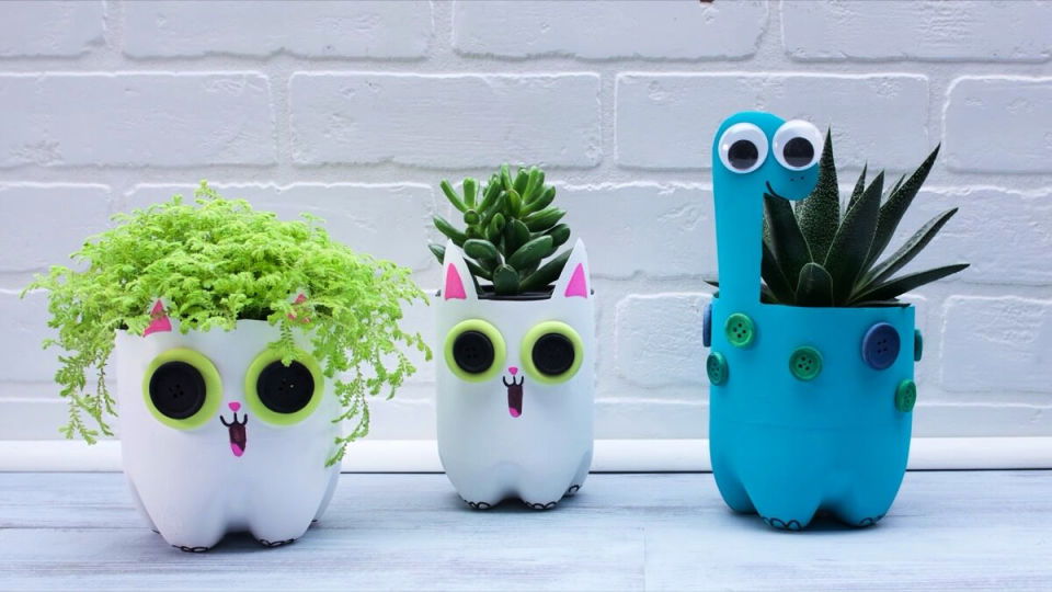 Super Easy Recycled Plastic Bottle Planters