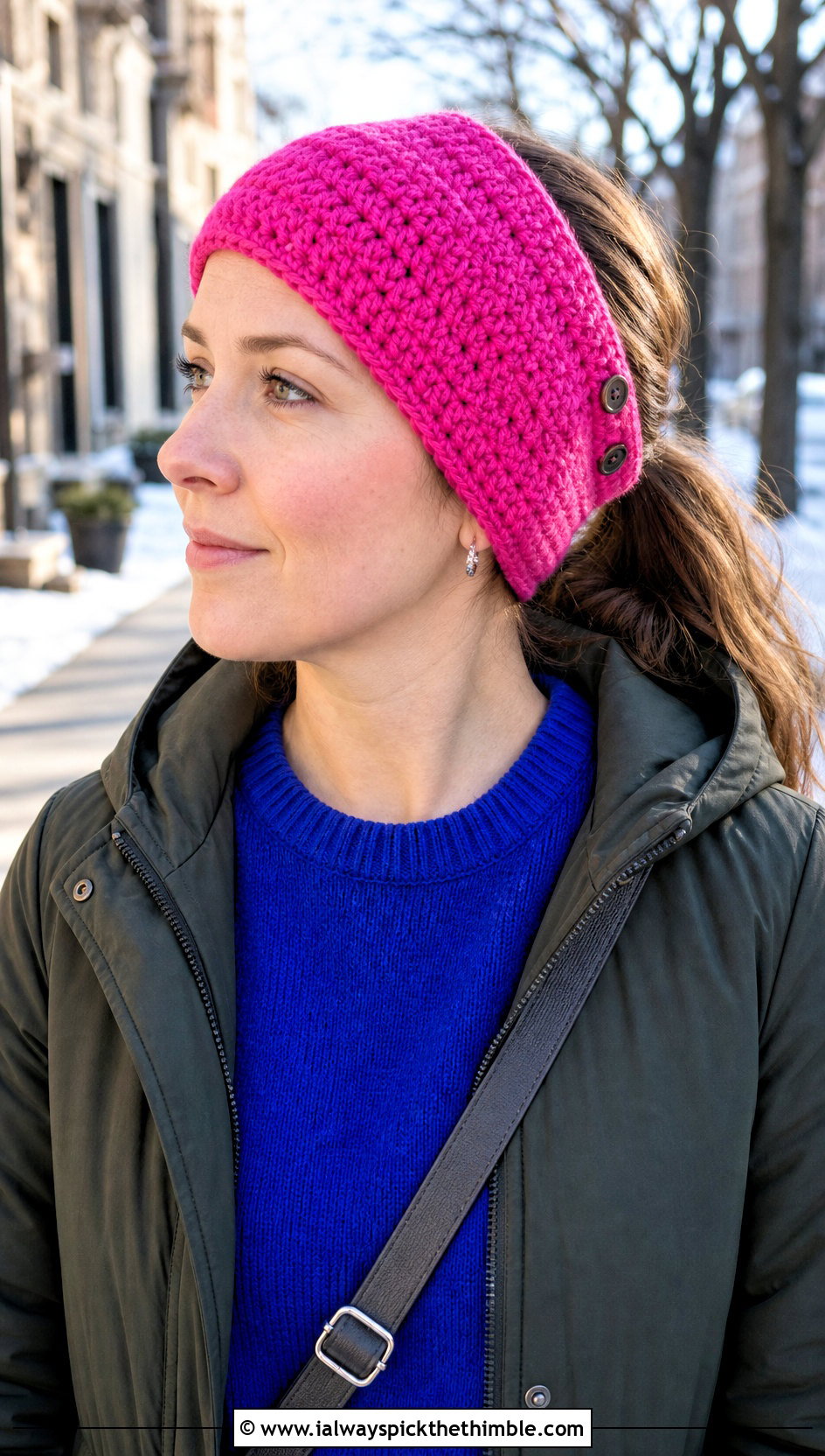 Buttoned Crochet Ponytail Headband With Parka - 20 crochet headband with ponytail hole outfit ideas