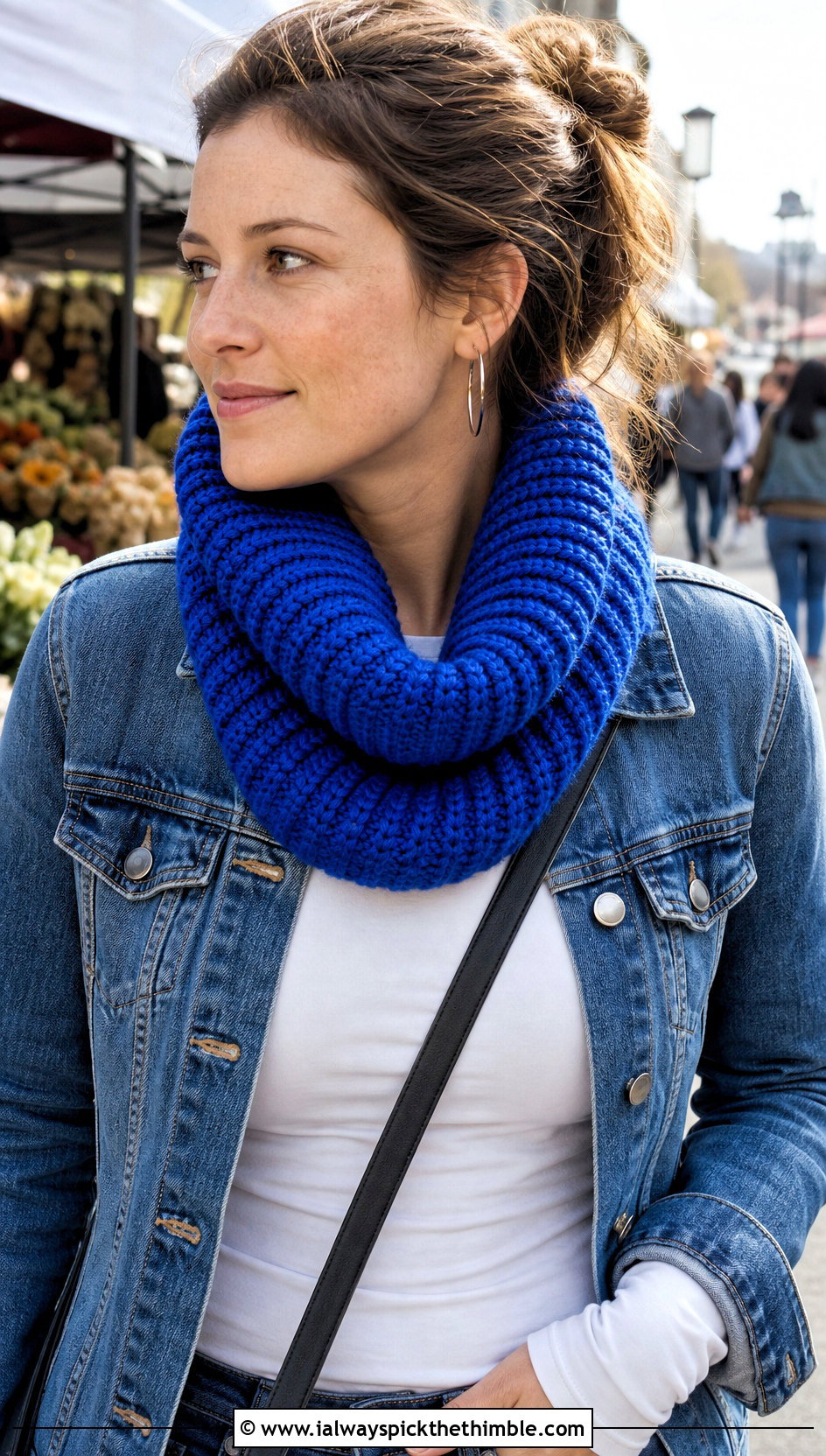 Chunky Ribbed Loop Cowl With Denim Jacket - 20 Crochet Ribbed Cowl outfit ideas