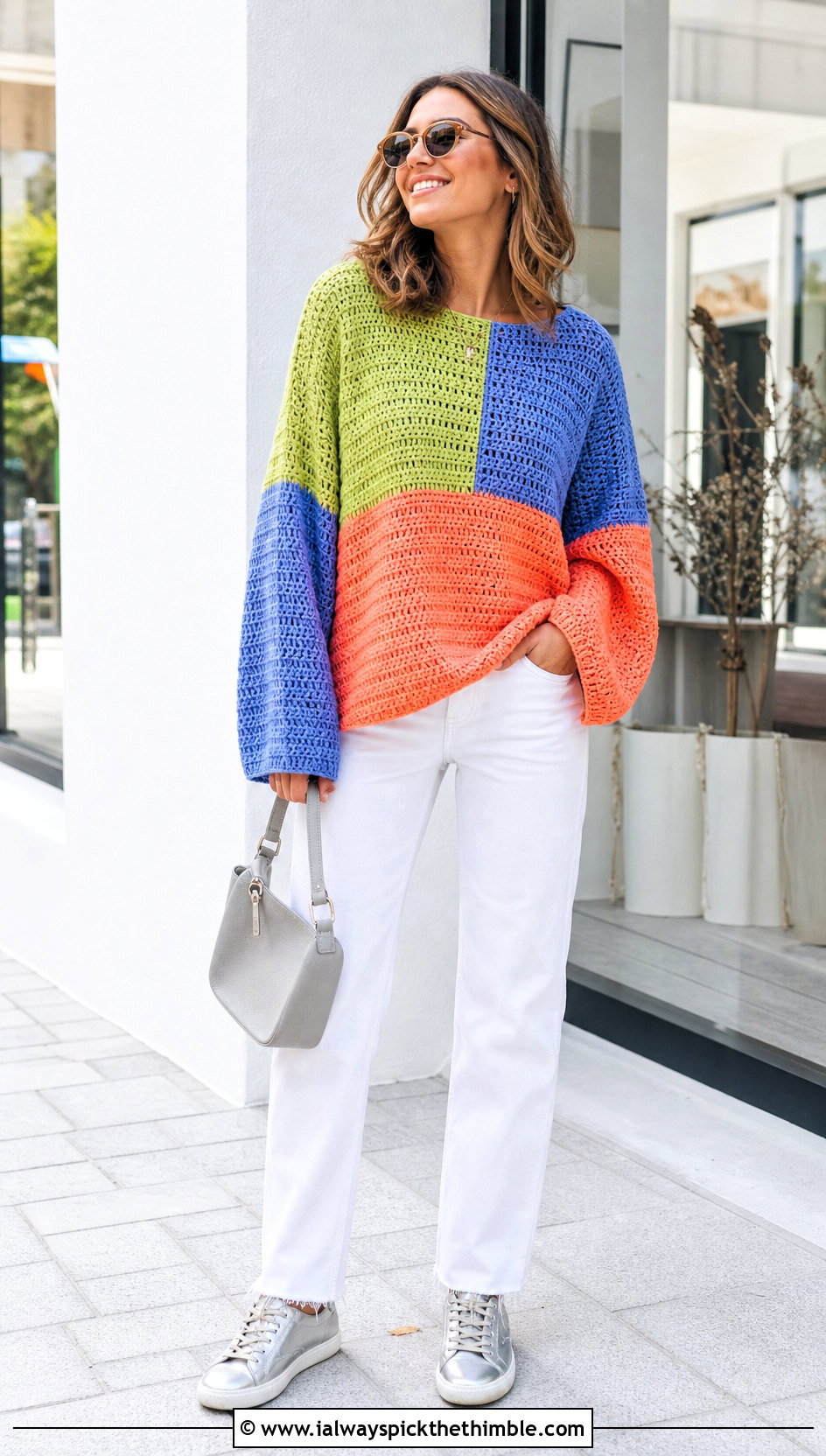 Color Block Crochet Jumper With White Denim - 20 oversized crochet jumper outfit ideas