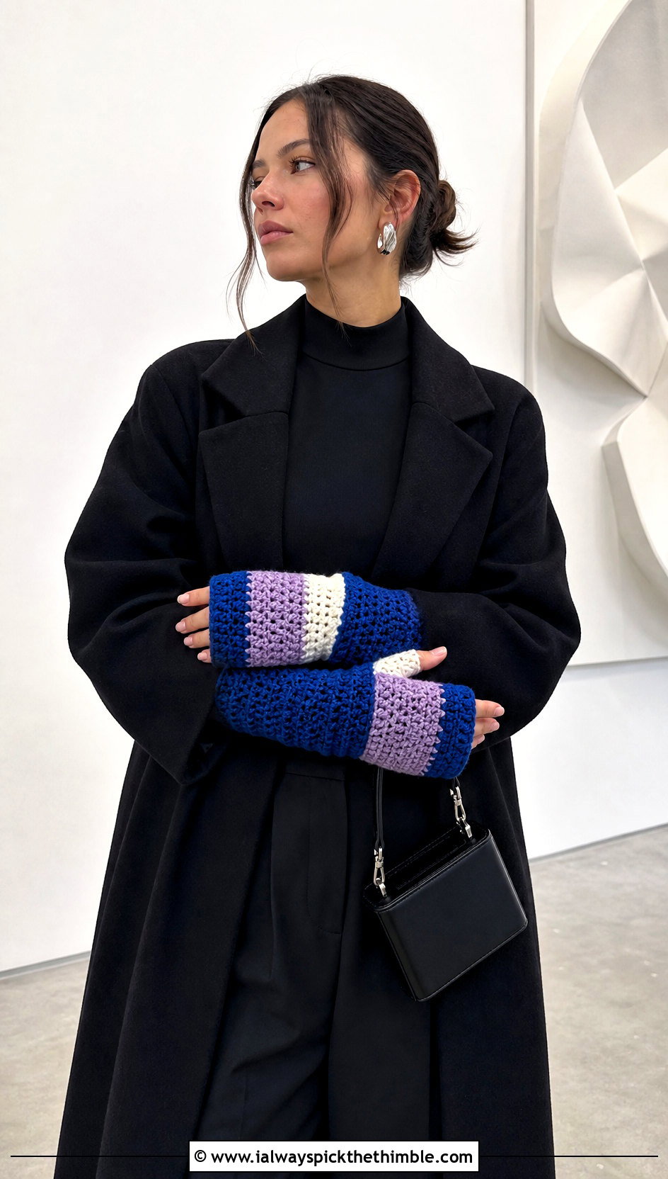 Color Block Fingerless Crochet Gloves With Monochrome Outfit - 20 fingerless crochet gloves outfit ideas