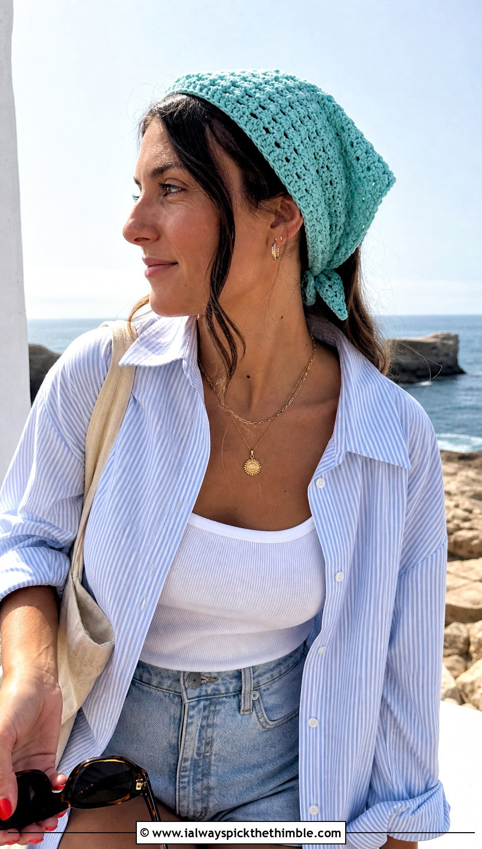 Crochet Bandana Scarf With Denim Shorts - 20 denim and crochet scarf outfit ideas