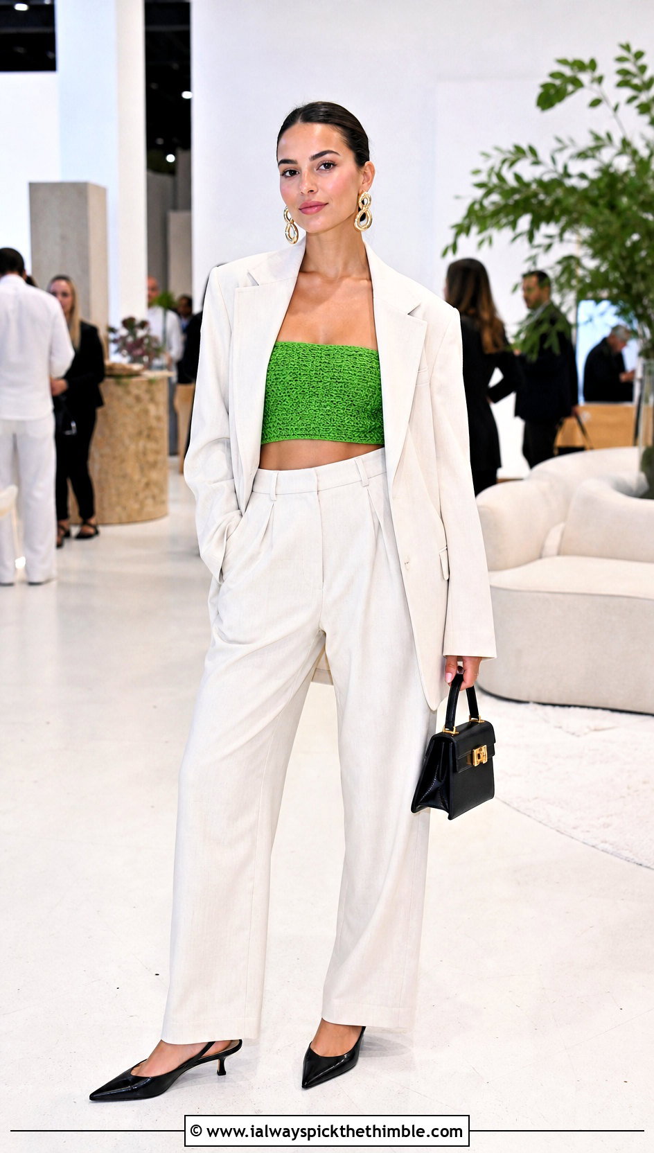 Crochet Bandeau Top With Oversized Suit - 20 70S Inspired Crochet Top outfit ideas