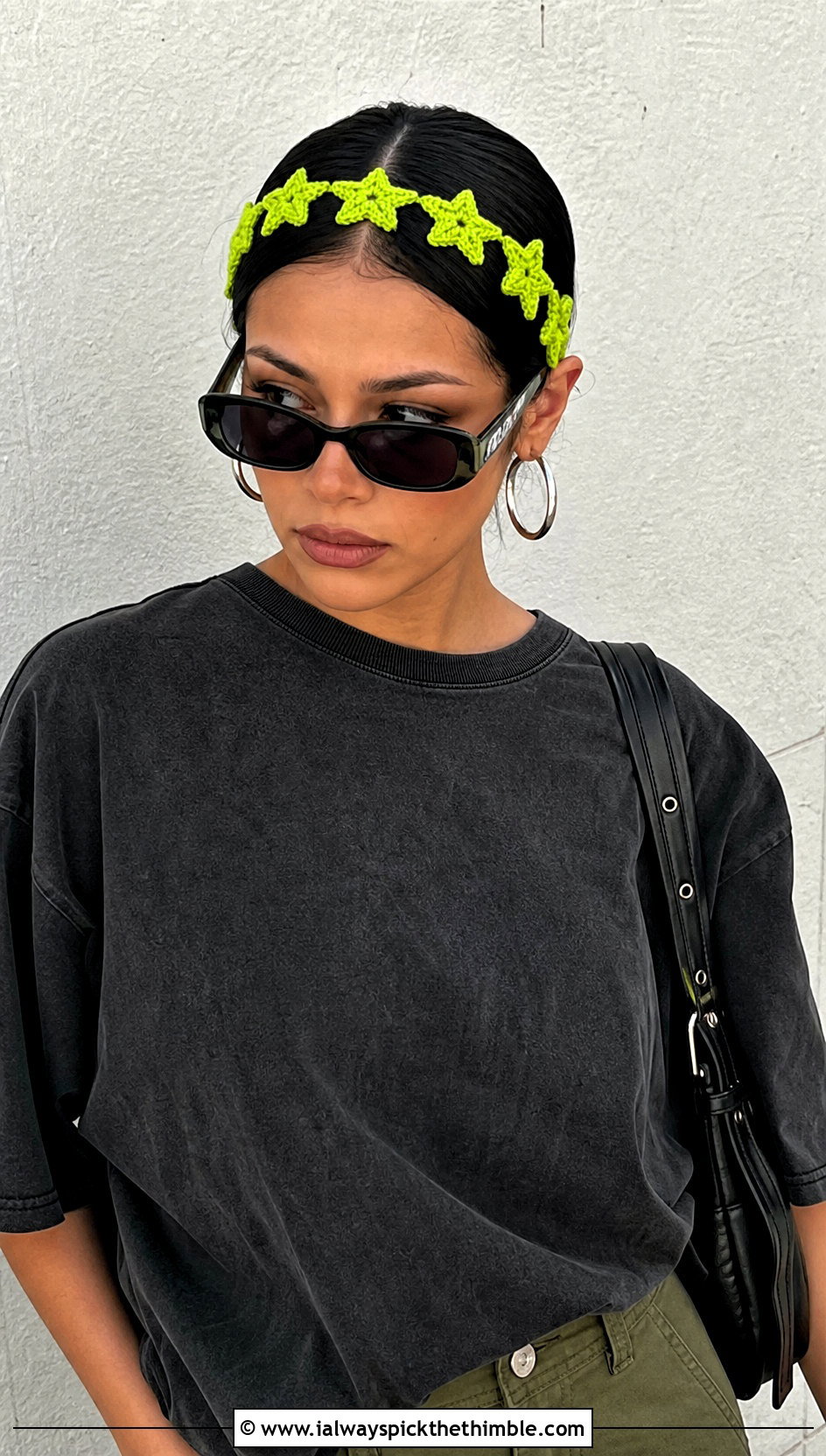 Five Point Star Chain Headband With Cargo Pants - 20 crochet star headband outfit ideas