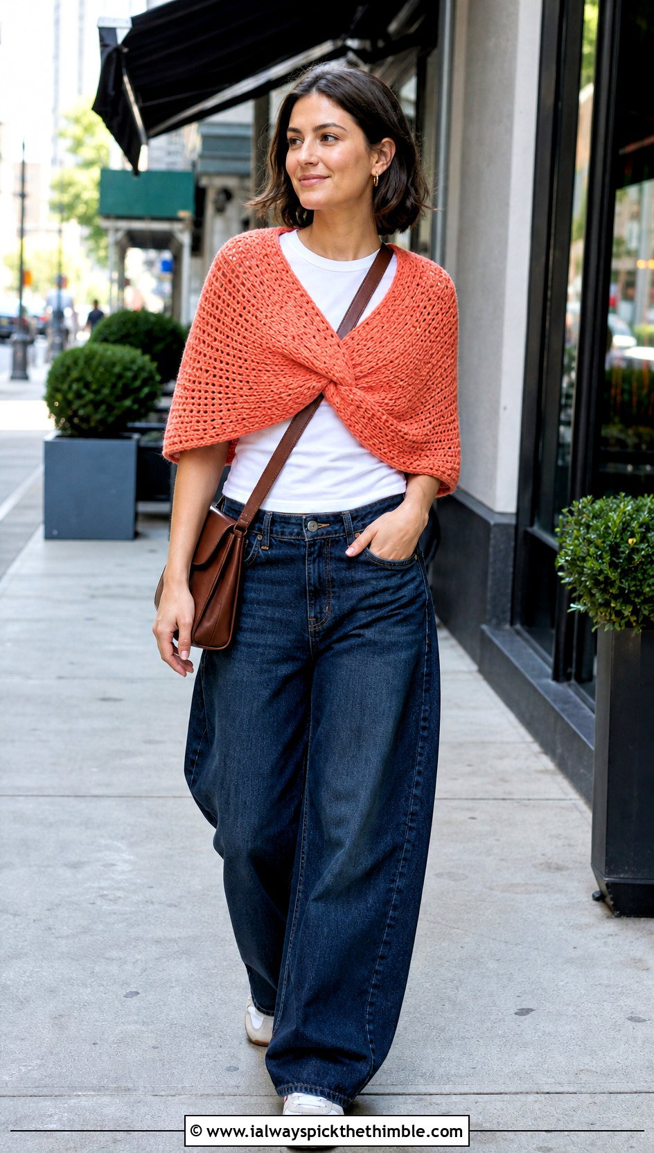 Mbius Crocheted Capelet With T Shirt And Barrel Jeans - 20 Crocheted Capelet outfit ideas