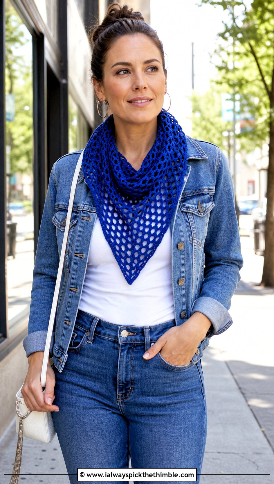 Mesh Triangle Crochet Scarf With Denim Jacket - 15 Boho Triangle Crochet Scarf outfit ideas