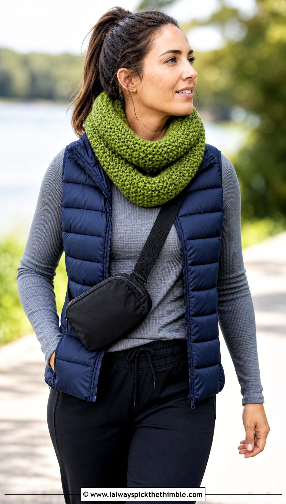 Moss Stitch Chunky Crochet Infinity Scarf With Puffer Vest - 20 Chunky Crochet Infinity Scarf outfit ideas