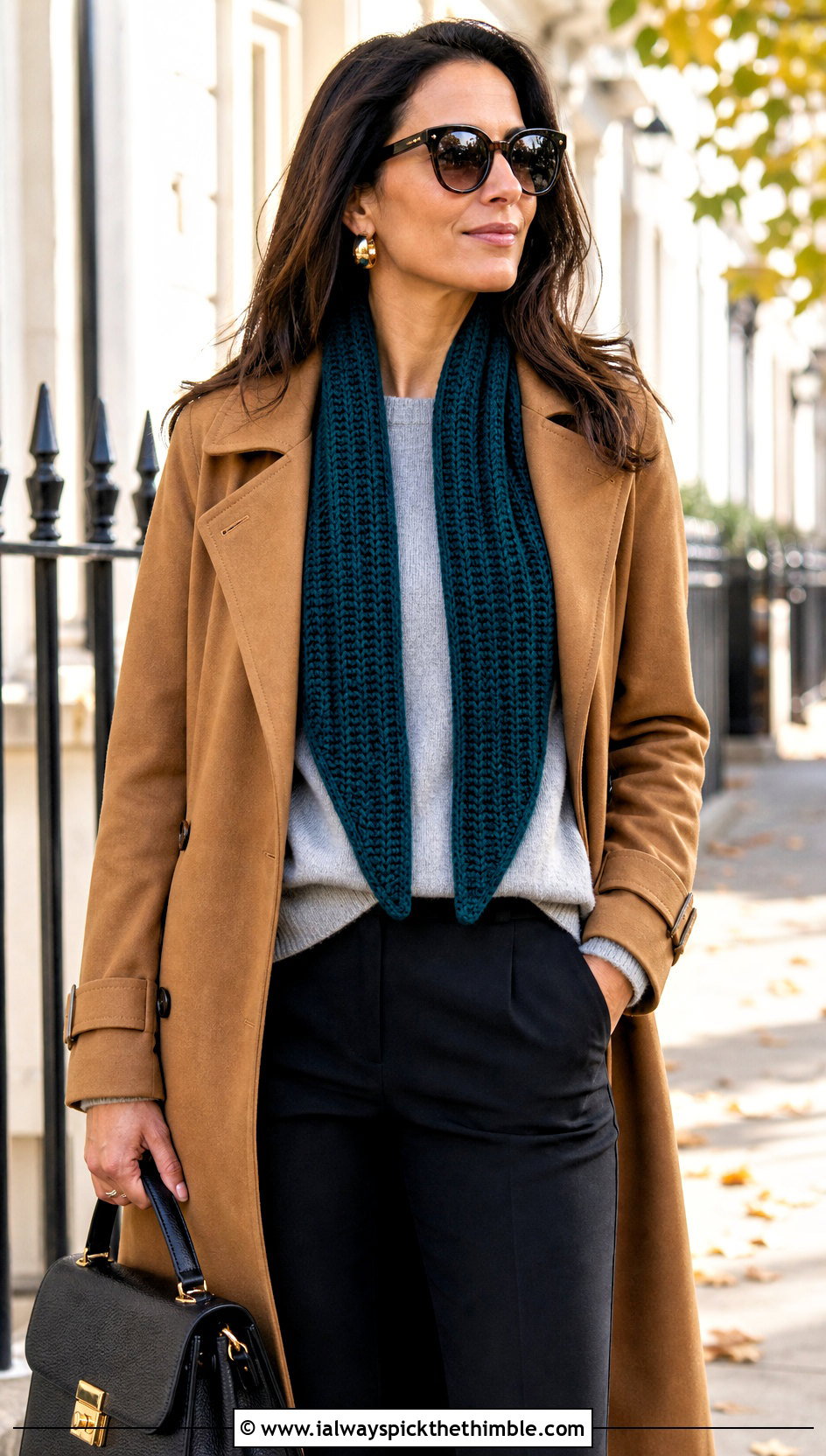 Pointed Ribbed Mini Crochet Scarf With Trench Coat - 20 mini crochet scarf outfit ideas