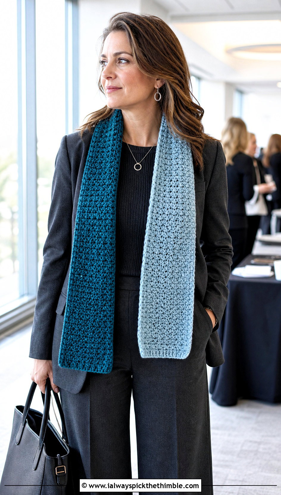Reversible Hdc Crochet Scarf With Monochrome Suit - 20 Hdc Crochet Scarf outfit ideas