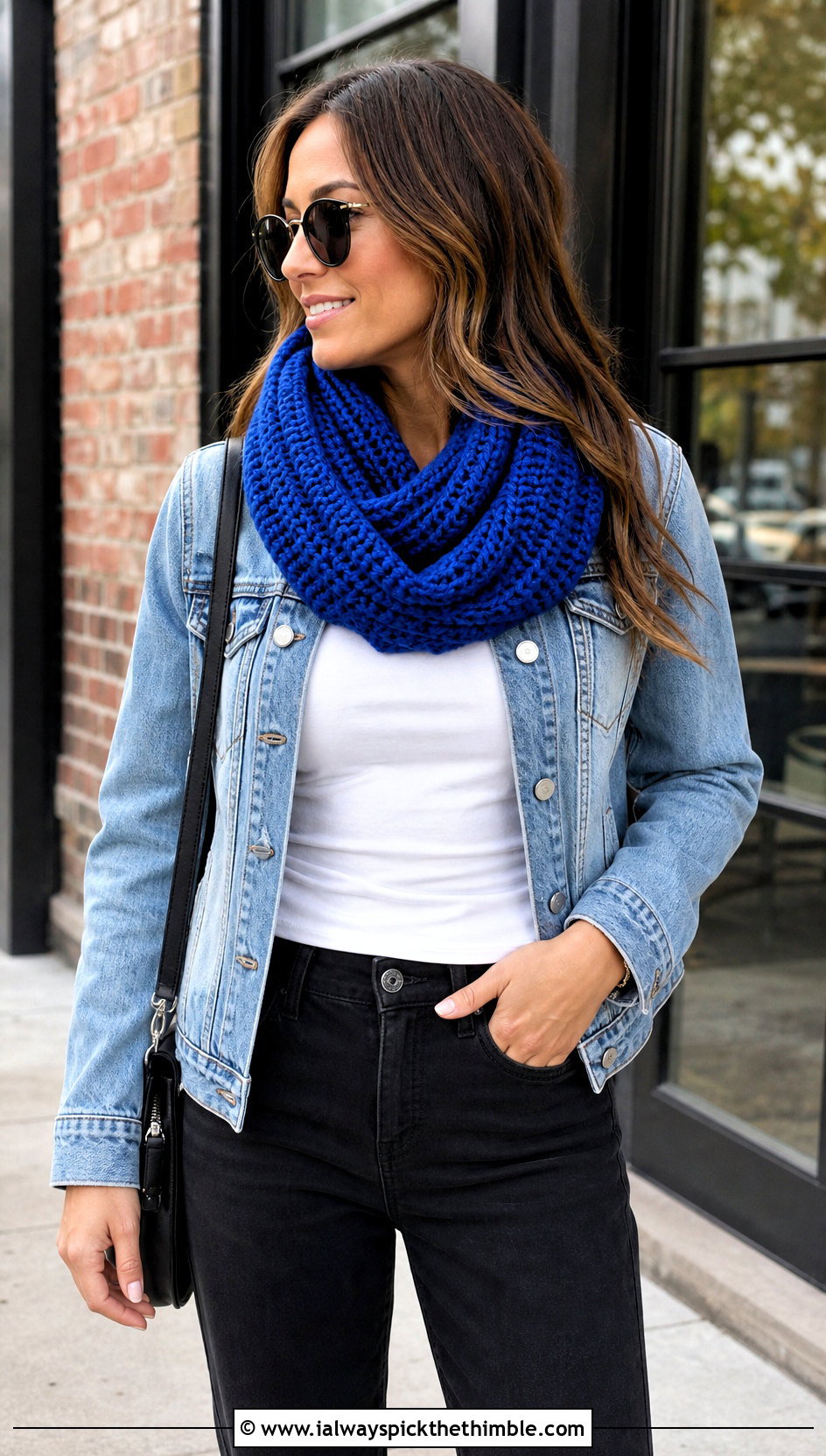 Ribbed Chunky Crochet Infinity Scarf With Denim Jacket - 20 Chunky Crochet Infinity Scarf outfit ideas
