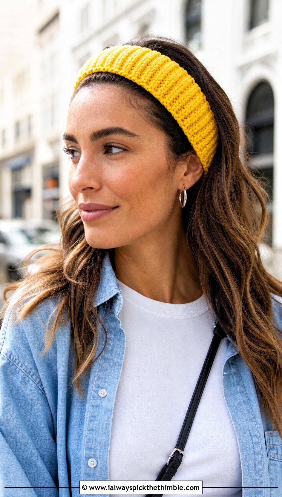 Ribbed Hair Tie Crochet Headband With White Tee And Jeans - 15 crochet headband using hair tie outfit ideas