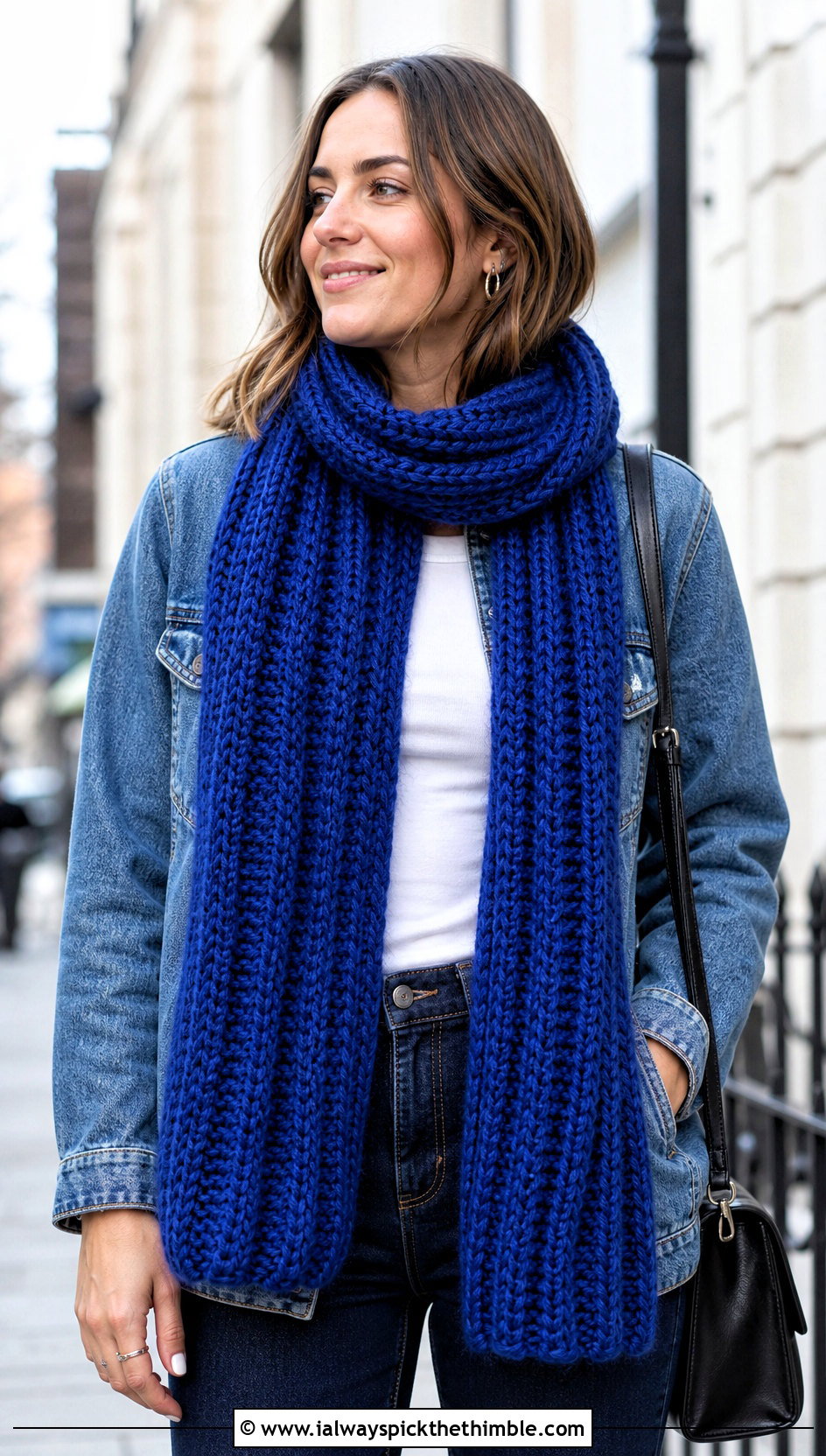 Ribbed Super Chunky Crochet Scarf With Denim Jacket - 20 Super Chunky Crochet Scarf outfit ideas