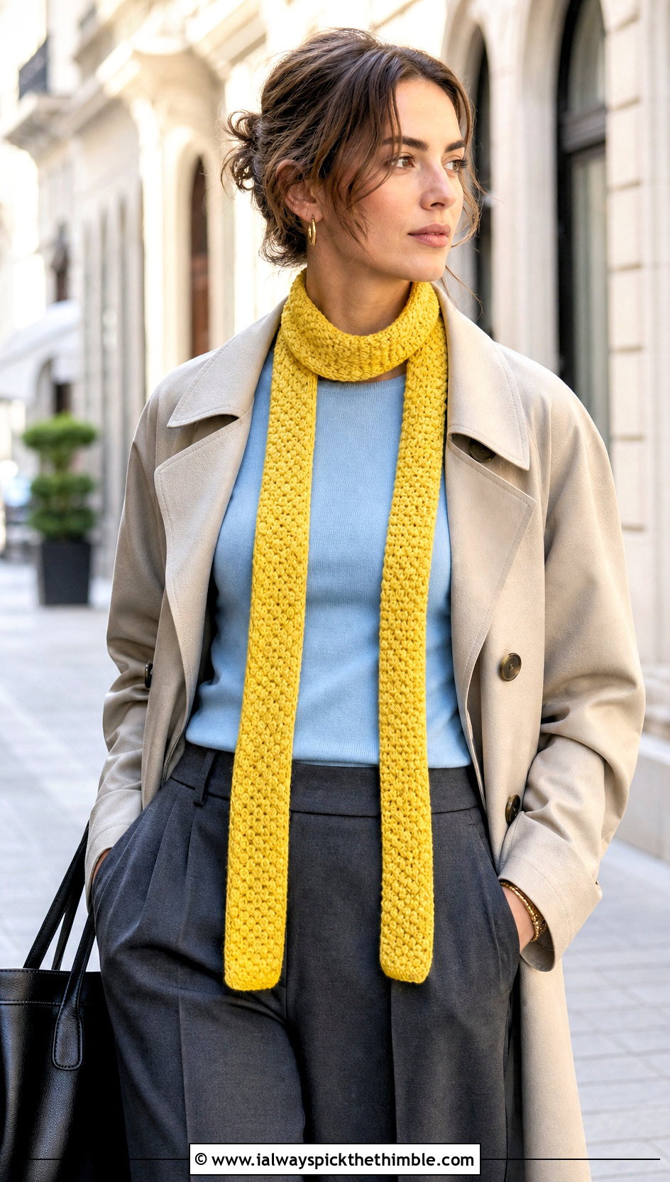 Skinny Moss Stitch Scarf With A Trench Coat - 25 crochet moss stitch scarf outfit ideas