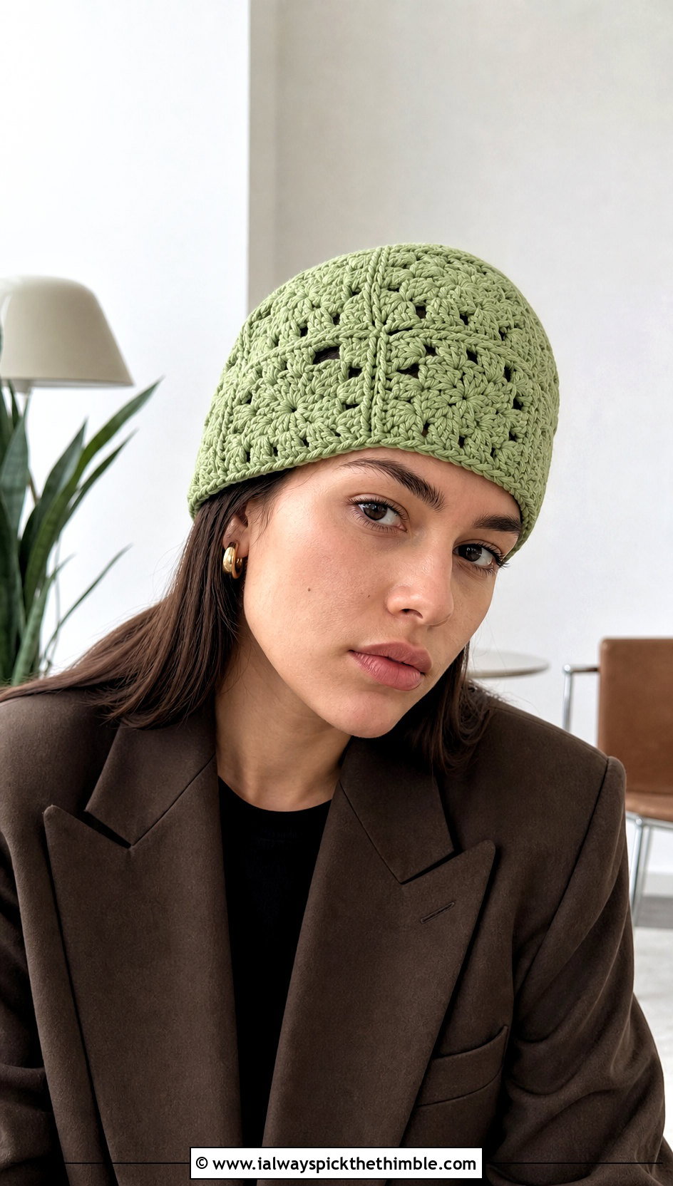 Solid Granny Square Beanie With Blazer And Jeans - 20 granny square beanie outfit ideas