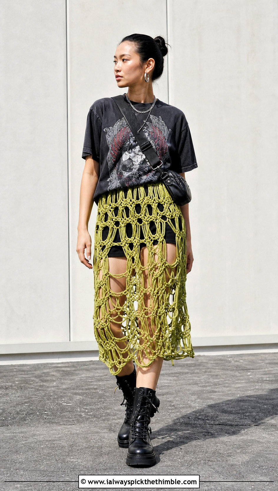 Solomons Knot Lace Skirt With Graphic T Shirt - 25 crochet lace skirt outfit ideas