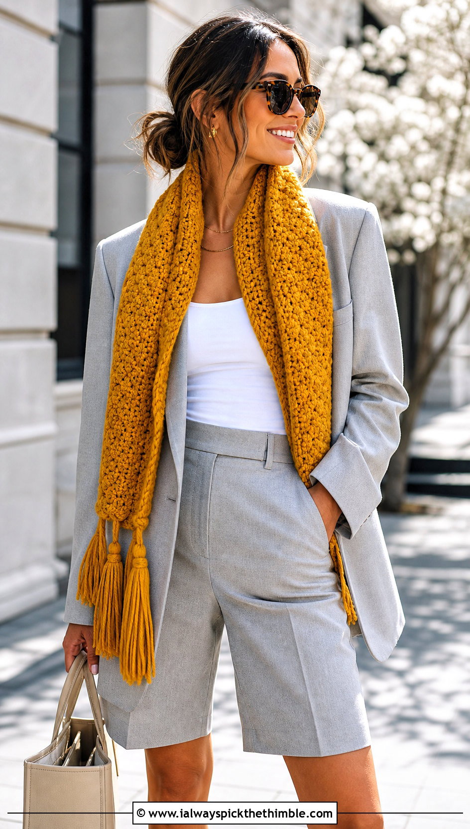 Tassel Edge Moss Stitch Scarf With A Blazer And Shorts - 25 crochet moss stitch scarf outfit ideas