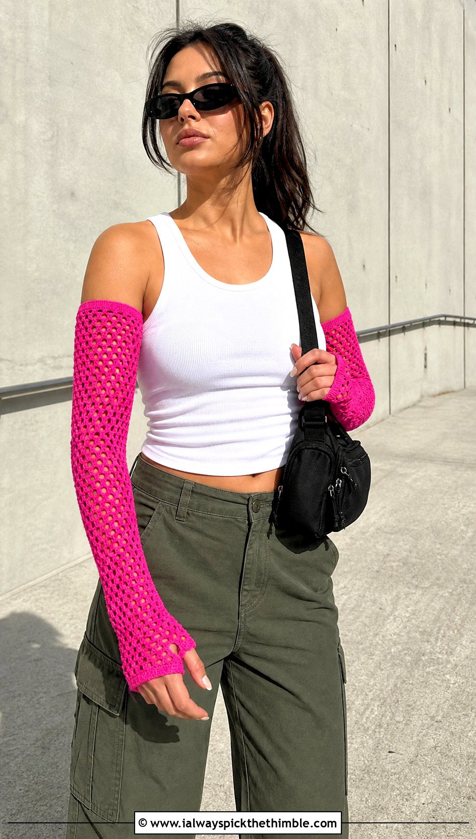 Thumb Hole Sleeve Arm Warmers With Tank Top And Cargo Pants - 15 Crochet Fingerless Arm Warmers outfit ideas
