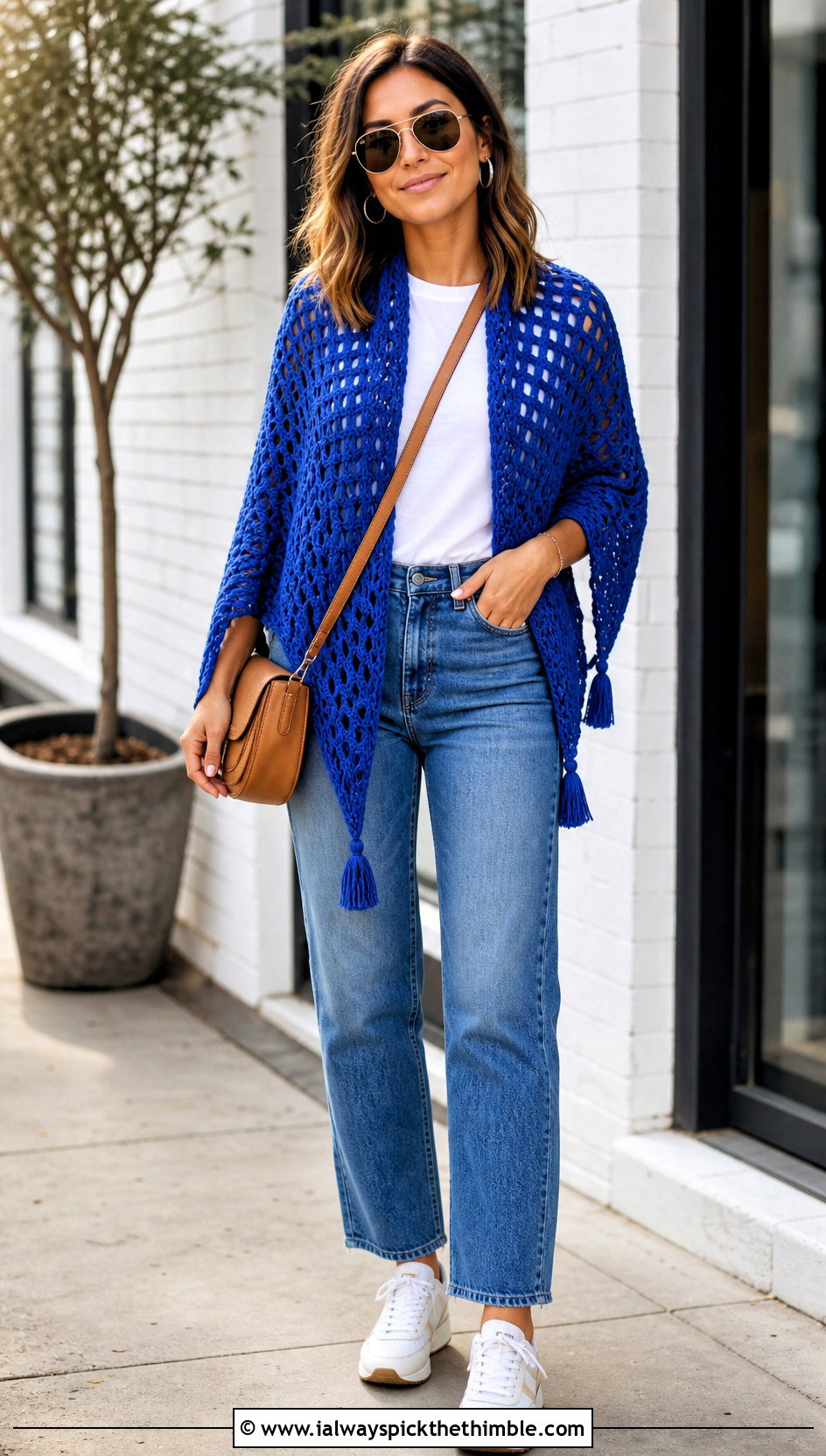 Triangle Crochet Shawl With White Tee And Jeans - 25 Crocheted Shawls And Wraps outfit ideas