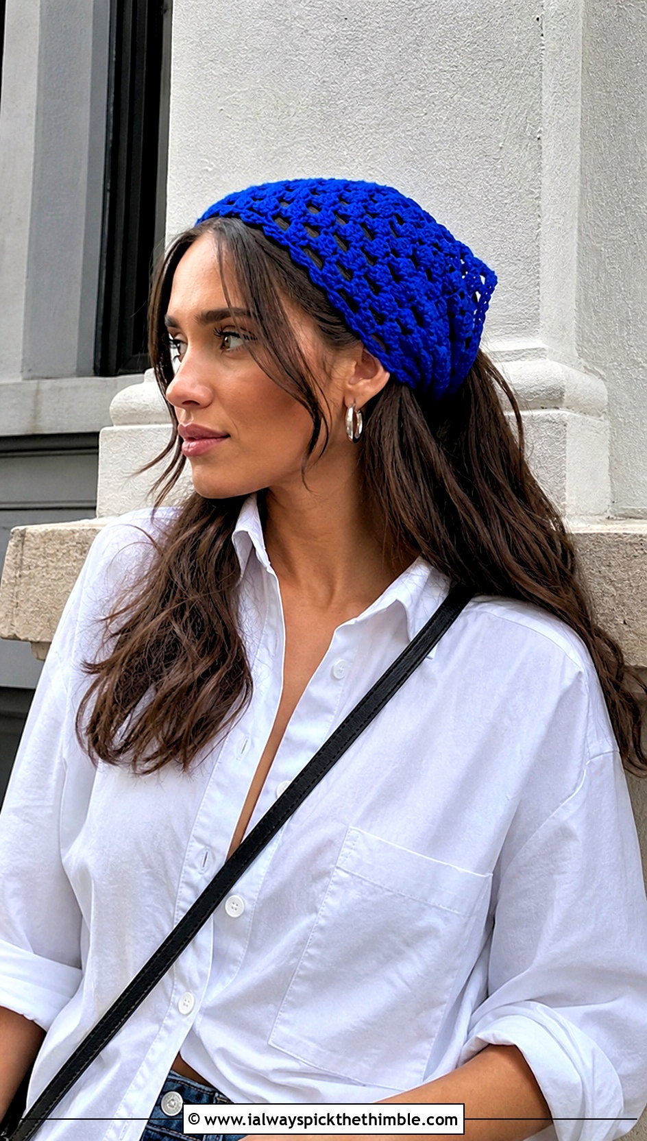 Triangle Granny Stitch Crochet Hair Wrap With White Shirt And Jeans - 25 crochet hair wrap outfit ideas